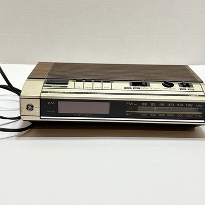 GE 7-4634B FM/AM Electronic Digital Alarm Clock Radio Woodgrain 