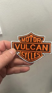R-CO Kawasaki Vulcan opstrijkpatch, 1 cartoonpatch, zwart