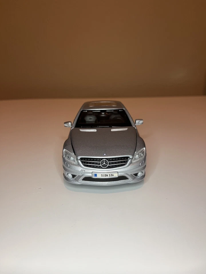 Maisto 1/24 Mercedes-Benz CL63 AMG Coupe 2012 Rare Silver Diecast Model Loose - Image 2 of 4