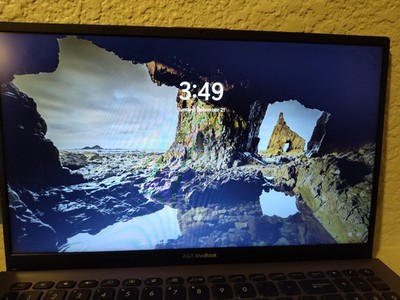 Asus Vivobook ''15.6'' i3 10th gen, 256 GB storage, 8gb ram W/ Charger