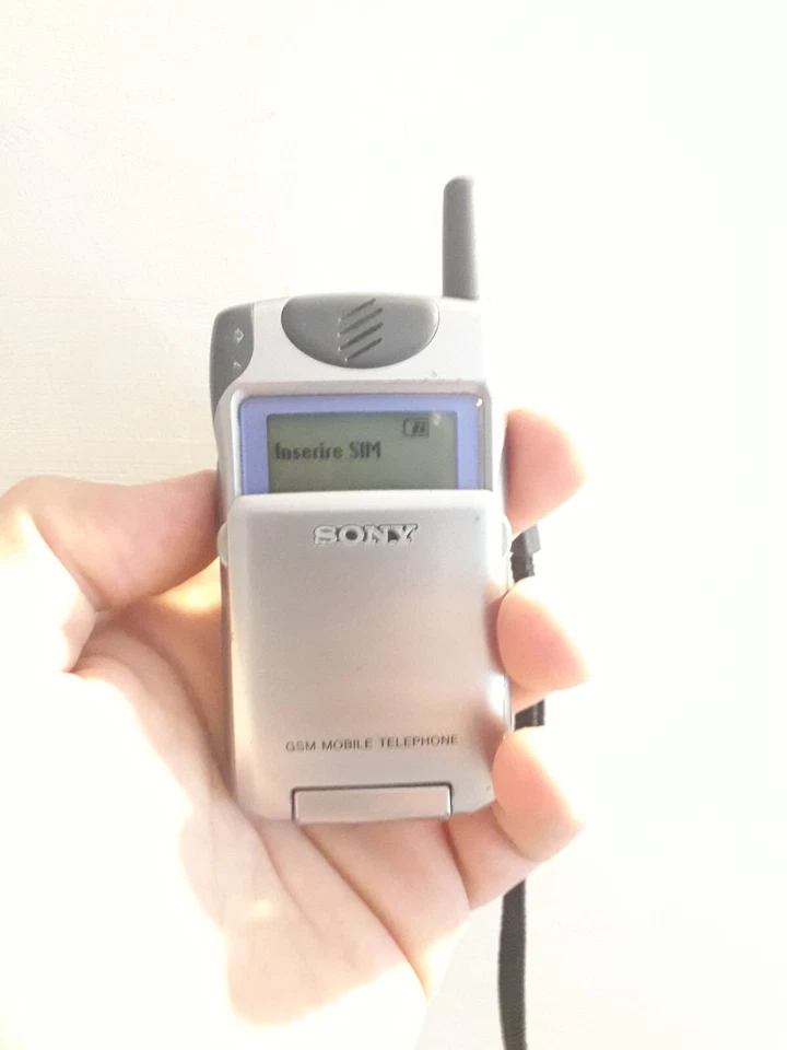 2 Sony Cmd z5 color argento ottime condizioni - Immagine 3 di 4