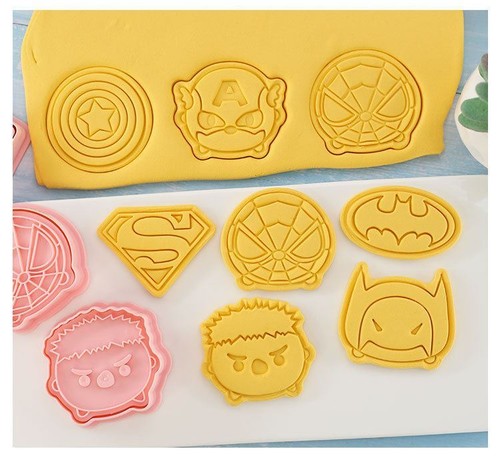Set of 8 Premium Embossing Cookie Cutters - Superheroes Cake Fondant Marvel DC - Picture 3 of 5