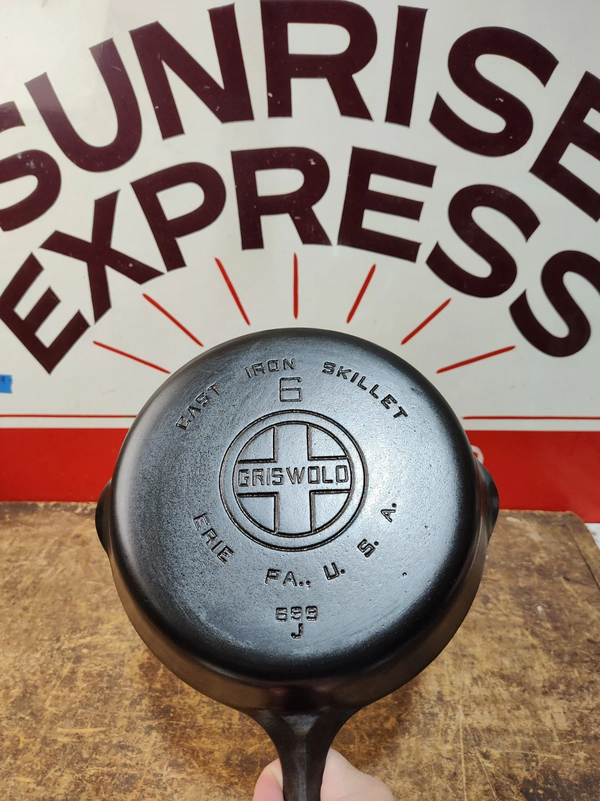 "Fully Restored" GRISWOLD Cast Iron Skillet 9" Large Logo 699 Seasoned Flat