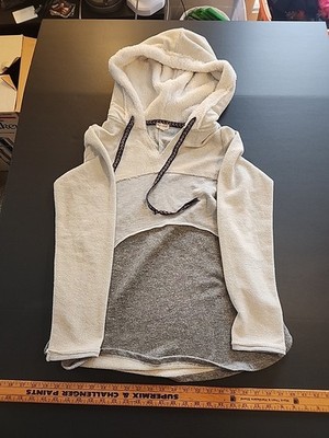 Hem Thread Women's Sz/S  Hoodie Sweater Cream Grey V-Neck Soft Pullover