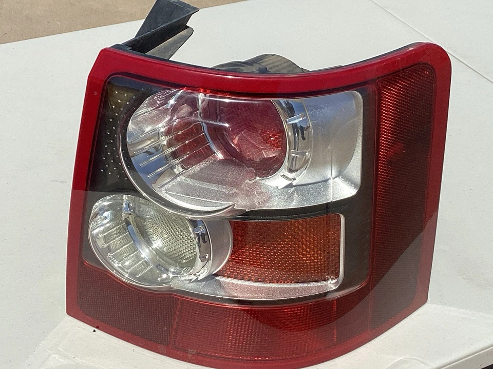 06-09 Land Rover Range Rover Sport Right Passenger Tail Light OEM (For: 2008) - Image 4 of 4