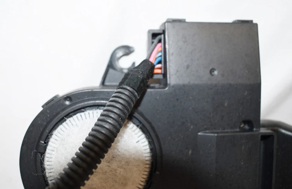 12 13 14 Tahoe Yukon Escalade Silverado Bottom Seat Blower Motor 22873117 B3E04 - Image 2 of 4