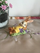 Goebel OSTERN  ♥ Hase ♥ Hasenmädchen liegt auf Blumenwiese ♥ RARITÄT ♥ in OVP
