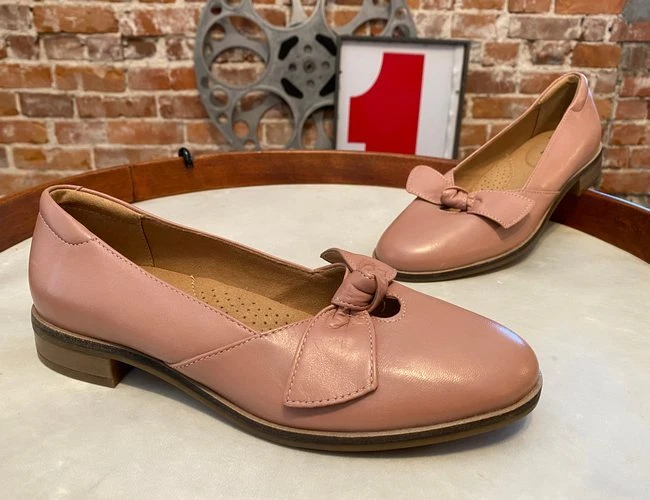 Mocassini bassi Clarks rosa pelle Trish Wave fiocco nuovi