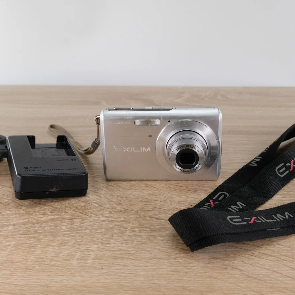 Casio Exilim EX-Z60 6.0MP CCD Compact Digital Camera Silver 3x Zoom Digicam - Image 3 of 4