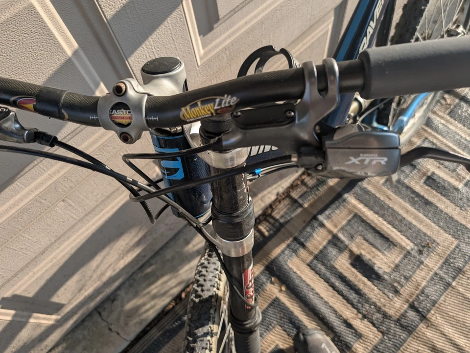 Cannondale Super V Raven blue carbon fiber magnesium skeleton - Image 3 of 4