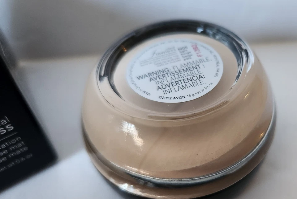 Avon Ideal Flawless Matte Mousse Foundation  0.6oz  LIGHT BEIGE New NOS - Image 3 of 4