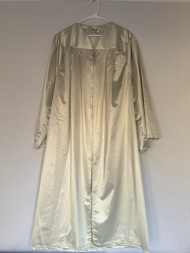 Oak Hall Silver Gray Graduation Gown Size 6’0” - 6’2” —————————————————————————-