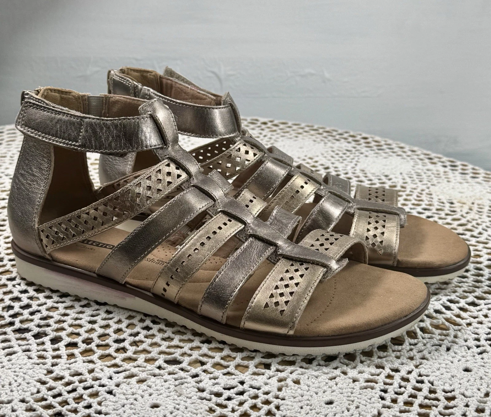 Sandali donna Clarks Collection taglia 8M pelle zip argento oro sku 3314