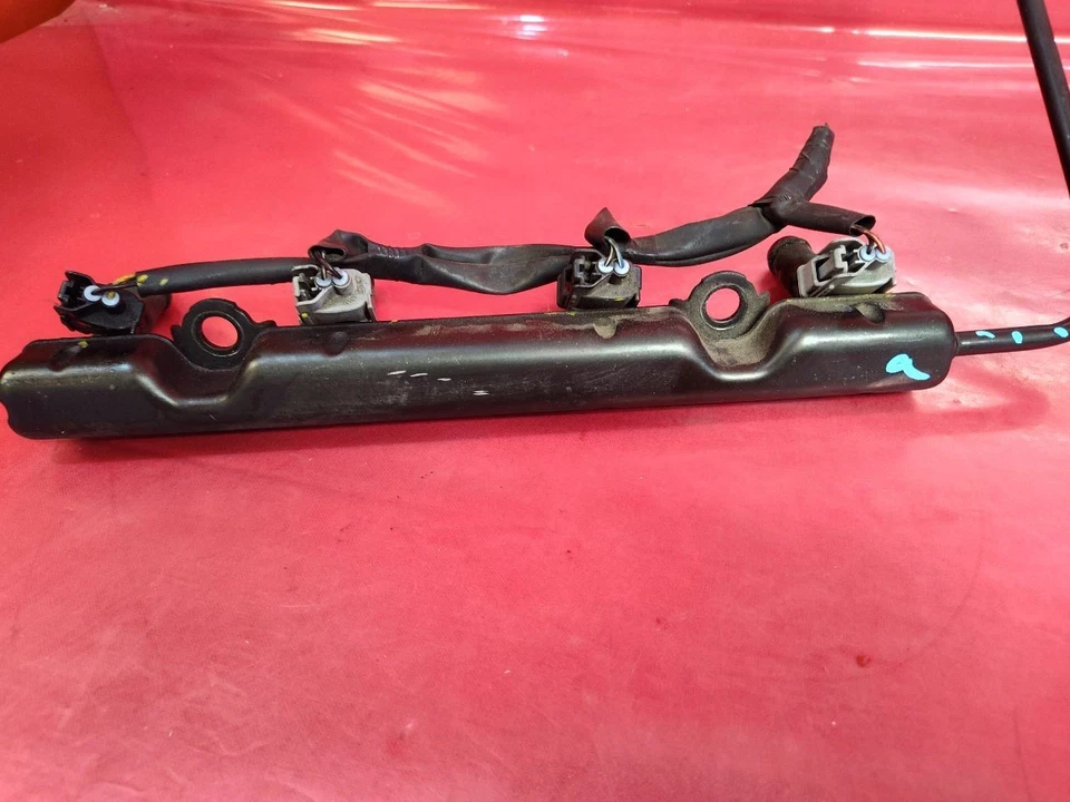 Rampa de riel inyector de combustible Toyota Prius 2001-2003 con inyectores 23814-21040 Foto 3 de 4