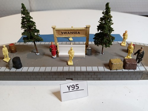 HornbyOO 1:76 Platform x 3, Triang R465 Steps x 1, plus Extras.My Ref. (Y95). - Picture 2 of 19