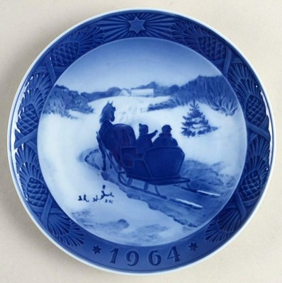 Royal Copenhagen Christmas Plate Fetching The Christmas Tree - No Box 76002