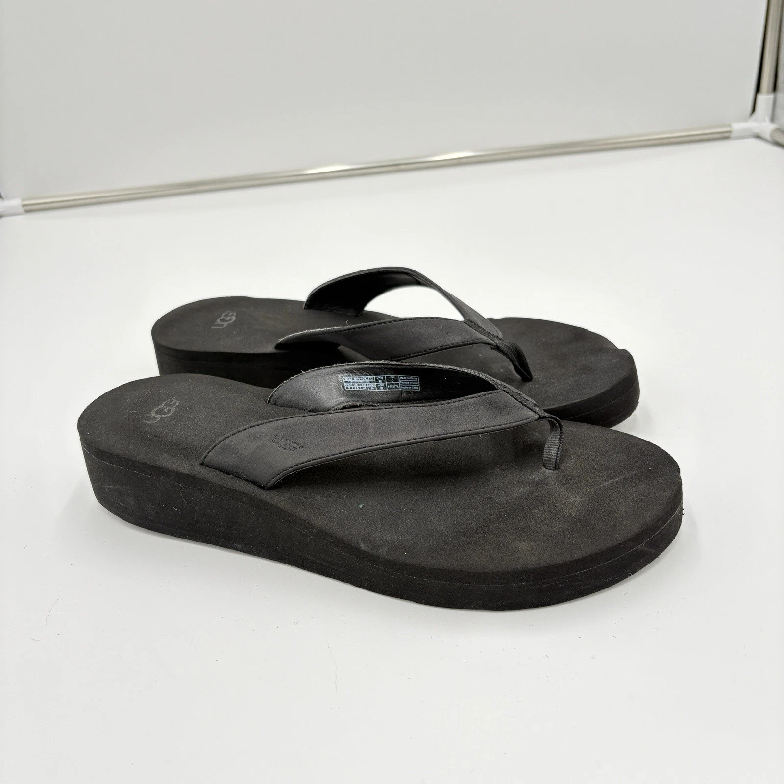 Sandali infradito Ugg neri Dani zeppa spiaggia infradito infradito donna taglia 9 Y2K pelle