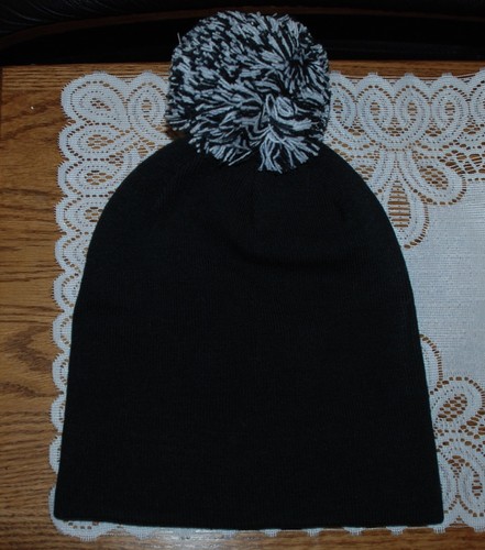 DIFFERENT COLORS NWT Women's Under Armour Pom Beanie - Picture 17 of 18