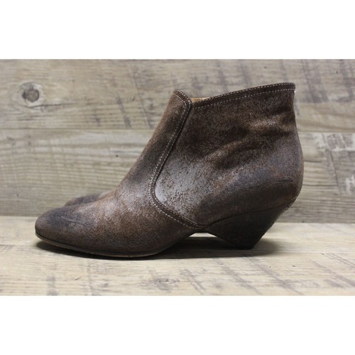 Maison Martin Margiela distressed suede leather triangle wedge heel ankle boots - Picture 2 of 17