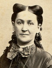 WOMAN WITH HAIR CONCEALING HORNS, POSED WITH BLANKET. CDV BY GURNEY, N.Y. 