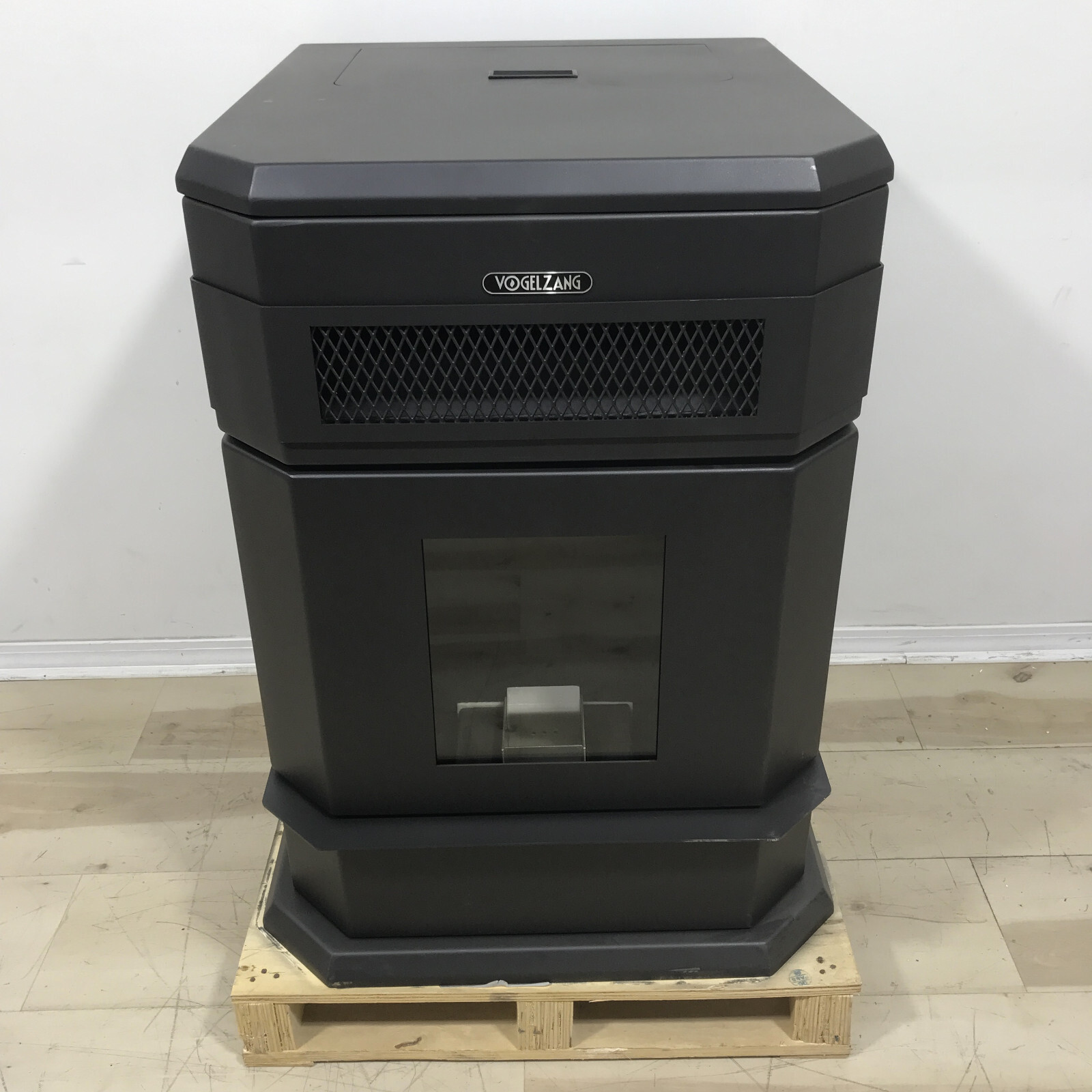 Vogelzang VG5790 2200 sq. ft. Wood Pellet Stove 120lb Hopper and Remote