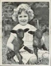1961 Press Photo Janise Burton holds black lambs at Otford Wickens Farm.