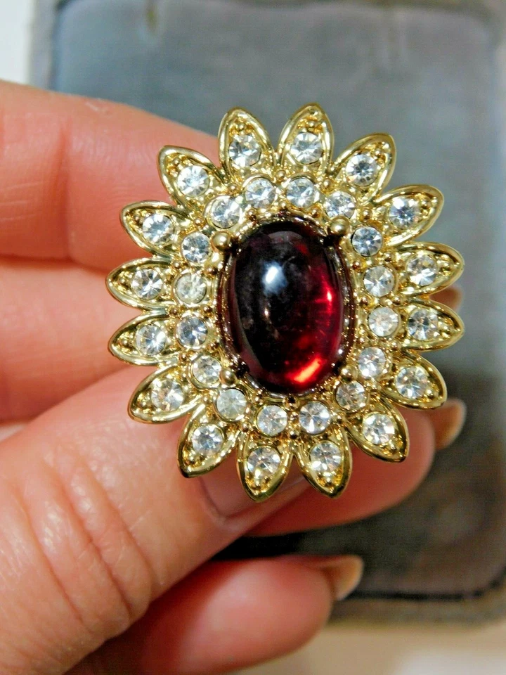 Grob Starburst Arnold Scaasi Oval Rot Cab Strass Clustr Größe 6.5 Gold T Ring - Bild 4 von 4