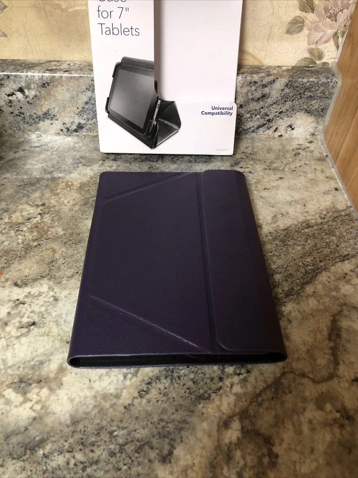 Open Box Insignia FlexView Folio Case for Most 7" Tablets Purple NS-MUN7F3U - Image 2 of 4