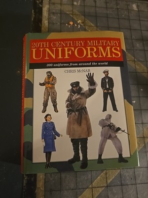 Militäruniformen 20. Jahrhundert: 300 Uniformen aus aller Welt McNab, Chris