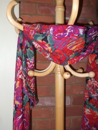 LARGE SQUARE Scarf in Liberty Varuna Wool & FREE GIFT of Liberty lavender pillow - Picture 3 of 9