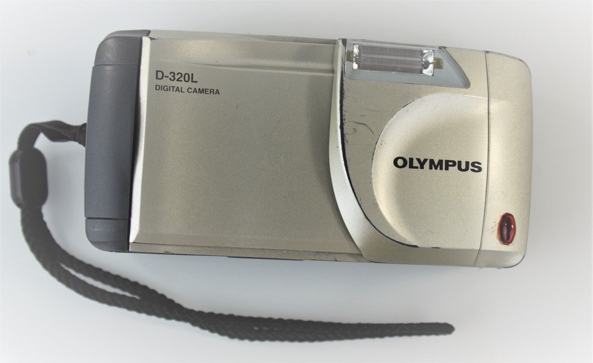 OLYMPUS　D-320L OLYMPUS D-320L Old compact digital camera AA battery powered
