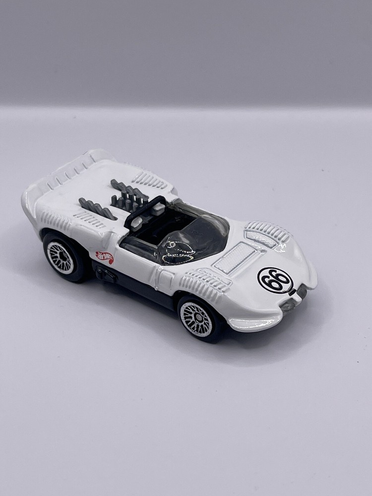Collectible Hot Wheels 1997 CHAPARRAL 2 White Race Car - Vintage