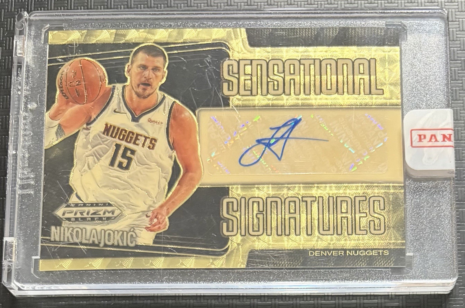 2024-25 Panini Prizm Black Nikola Jokic Sensational Auto Gold Vinyl 4/5