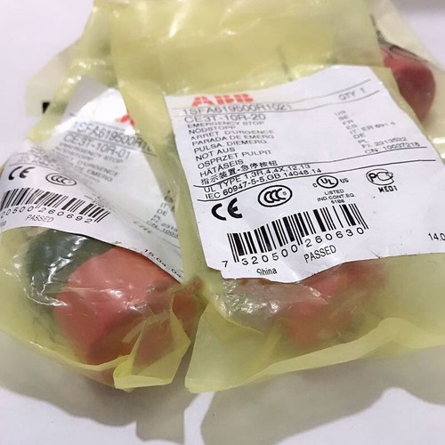 Qty:1pc New Pushbutton Switch Red Brand CE3T-10R-01 1SFA619500R1041 - Afbeelding 2 van 2