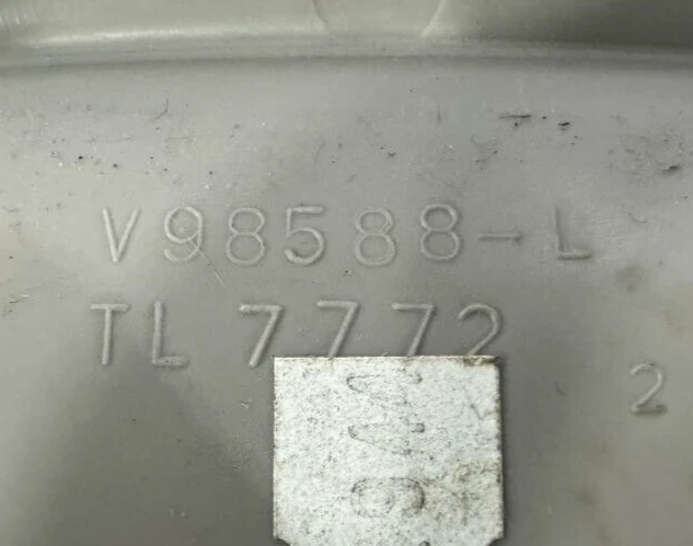 Chrysler Concorde 2004 manija de techo interior trasero derecho P/N V98588-L fabricante de equipos originales usado Foto 3 de 4
