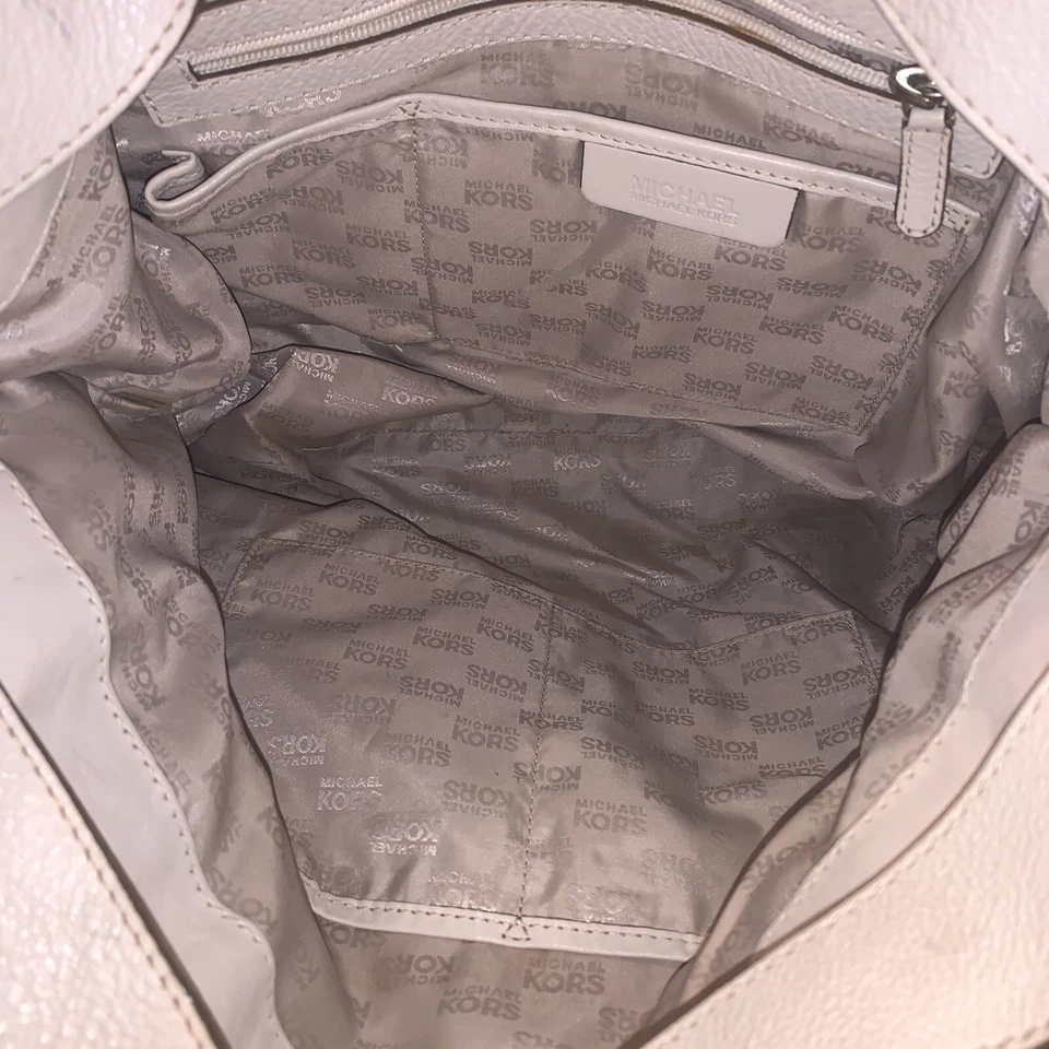 Bolsa de ombro Michael Kors Uptown Astor Stud creme/branco - Usado - Imagem 3 de 4