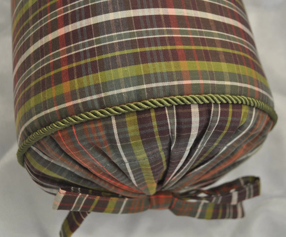 Almohada acolchada con cordón hecha con tela a cuadros Ralph Lauren Rock River verde y marrón Foto 3 de 3