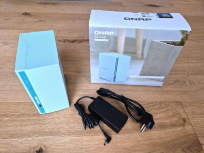 QNAP TS-230 Desktop-NAS-Gehäuse 2 Bay 2 GB RAM 1,4-GHz Quad-Core Prozessor