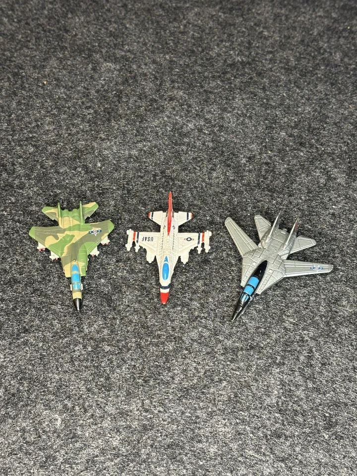 1992 Micro Machines Jets Lot F-14 Tomcat F-15 Eagle F-16 Falcon USAF Planes - Image 2 of 4