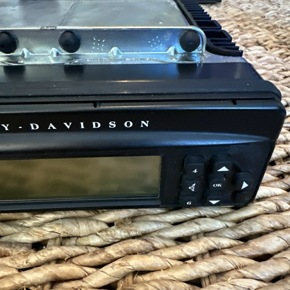 Reproductor de CD estéreo radio Harmon Kardon Harley Davidson FLH FLT 76160-06 FABRICANTE DE EQUIPOS ORIGINALES Foto 3 de 4