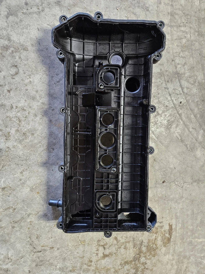 Ford Fusion 2010-2012 cubierta de válvula híbrida Foto 3 de 4