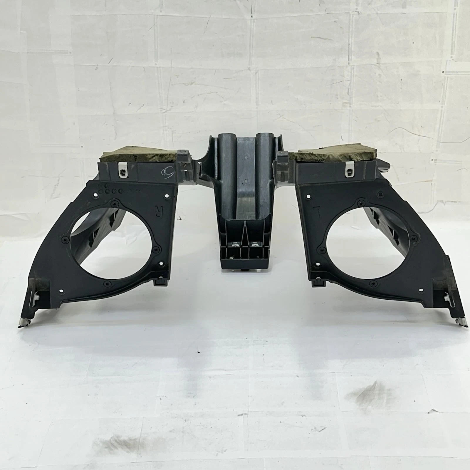 2016 CAN-AM SPYDER RT FRONT COWL DASH FAIRING CONSOLE SUPPORT BRACKET STOCK
