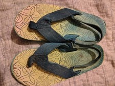 Cat N Jack Flip Flops Size XL Boys11/12 Used But Not Worn Much. Great Condition