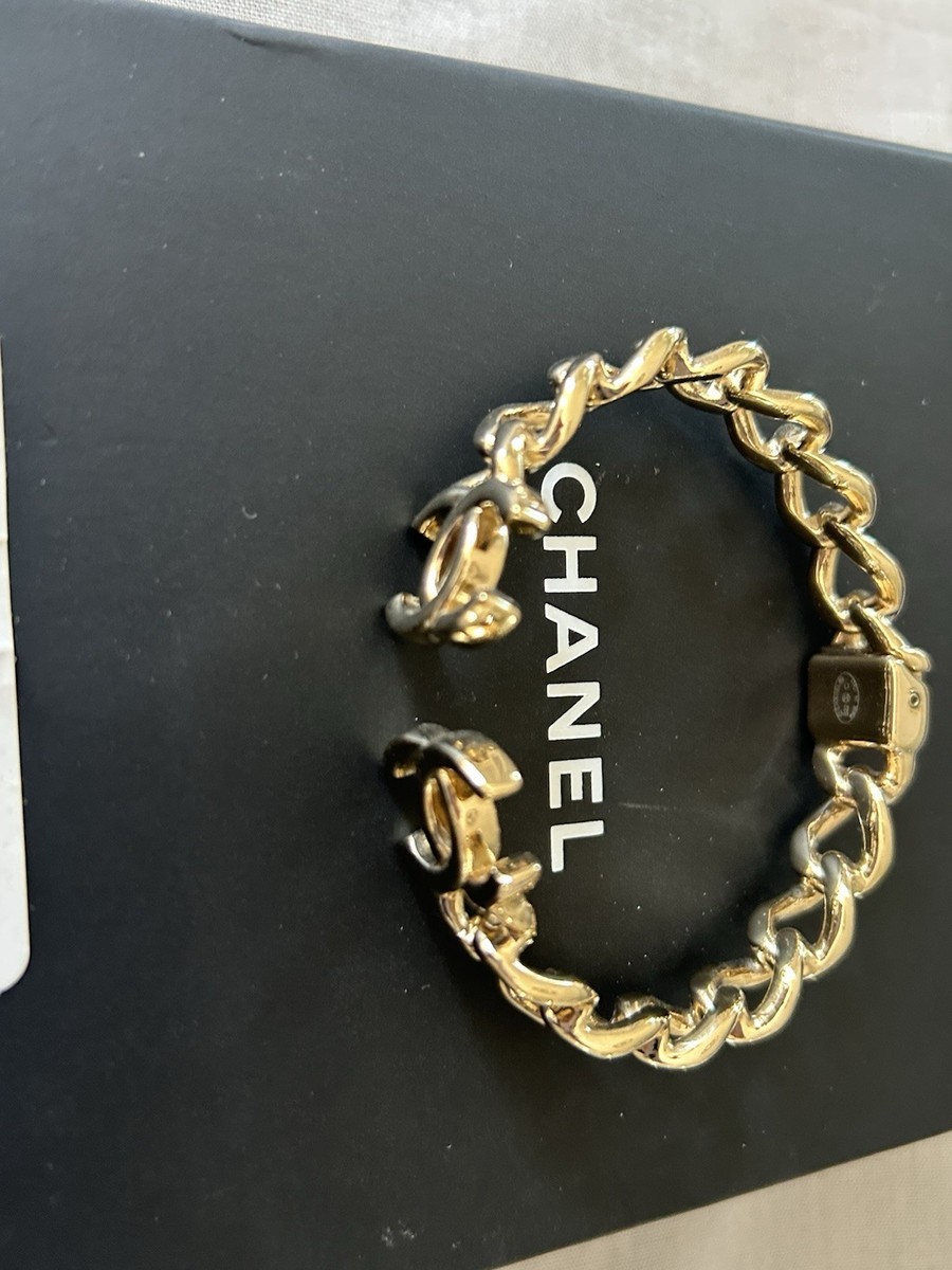 【CHANEL】CCロゴ チェーンブレスレット◆ブラック×ゴールド Chanel Cuff Chain Link Bracelet with CC Logo | eBay
