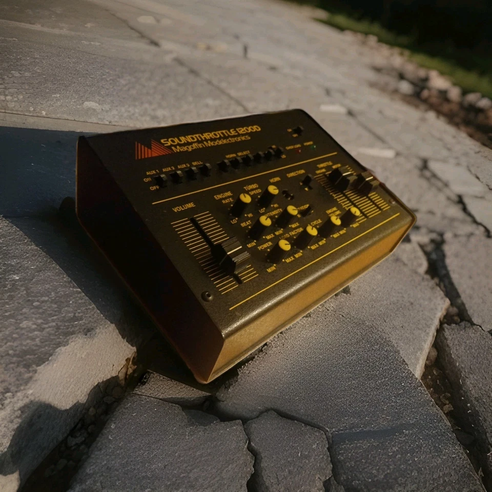 Controlador de sonido SÚPER RARO VINTAGE MAGOFFIN MODELECTRONICS SOUNDTHROTTLE 1200D  Foto 3 de 4