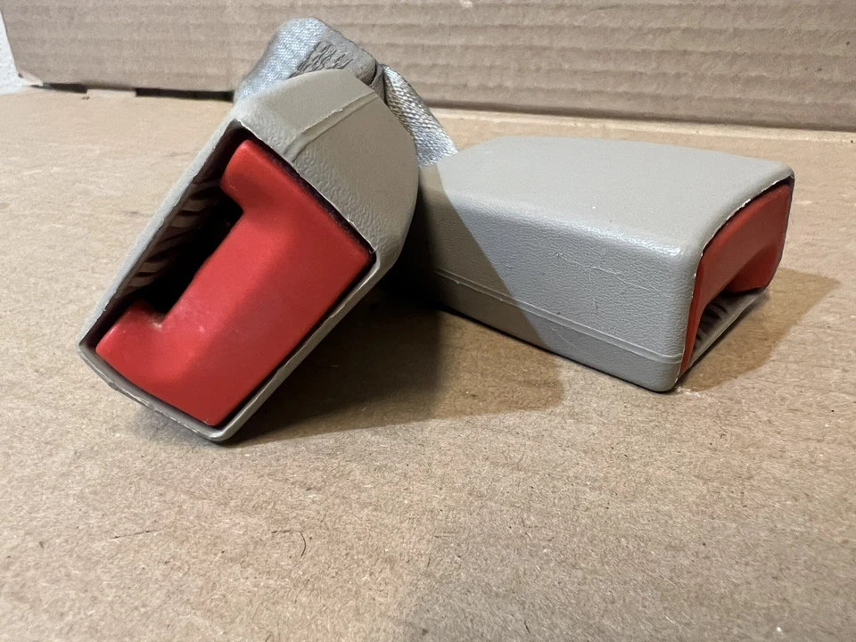 2003 - 2008 Lincoln Town Car Left Middle Rear Seat Belt Buckle Latch Assemblies Foto 2 de 4