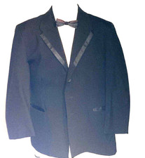 preowned, OSCAR DE LA RENTA, 41S, black tux /satin trim, very good condition