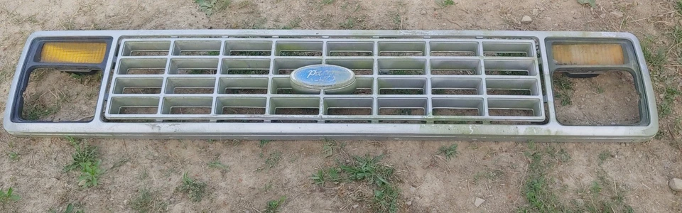 80 81 82 83 84 85 86 87 88 91 1979 Ford Econoline E150 E250 E350 parrilla OEM Foto 2 de 4