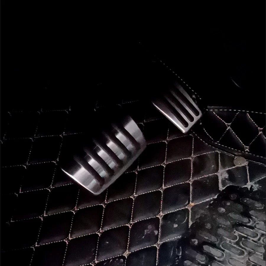 Cubierta antideslizante de pedal de freno de gas de acero inoxidable para Chevrolet Equinox 2025 encendido Foto 4 de 4