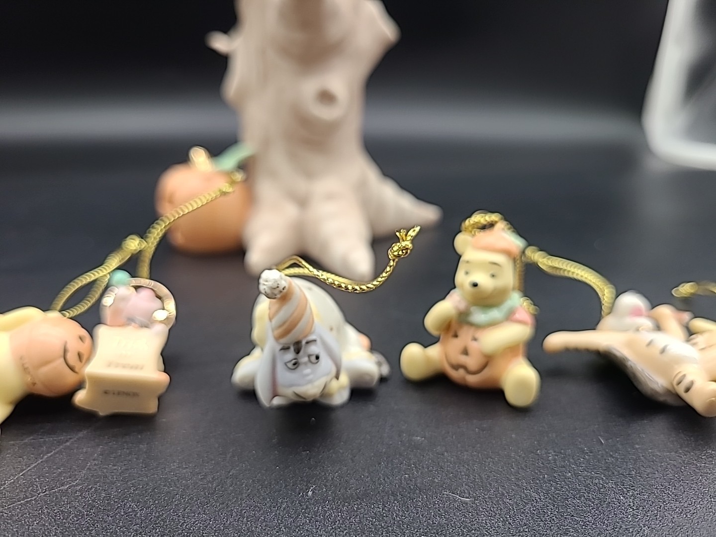 Lenox Disney Winnie "The Pooh Trick Or Treat Tree" w/10 Ornaments Set 